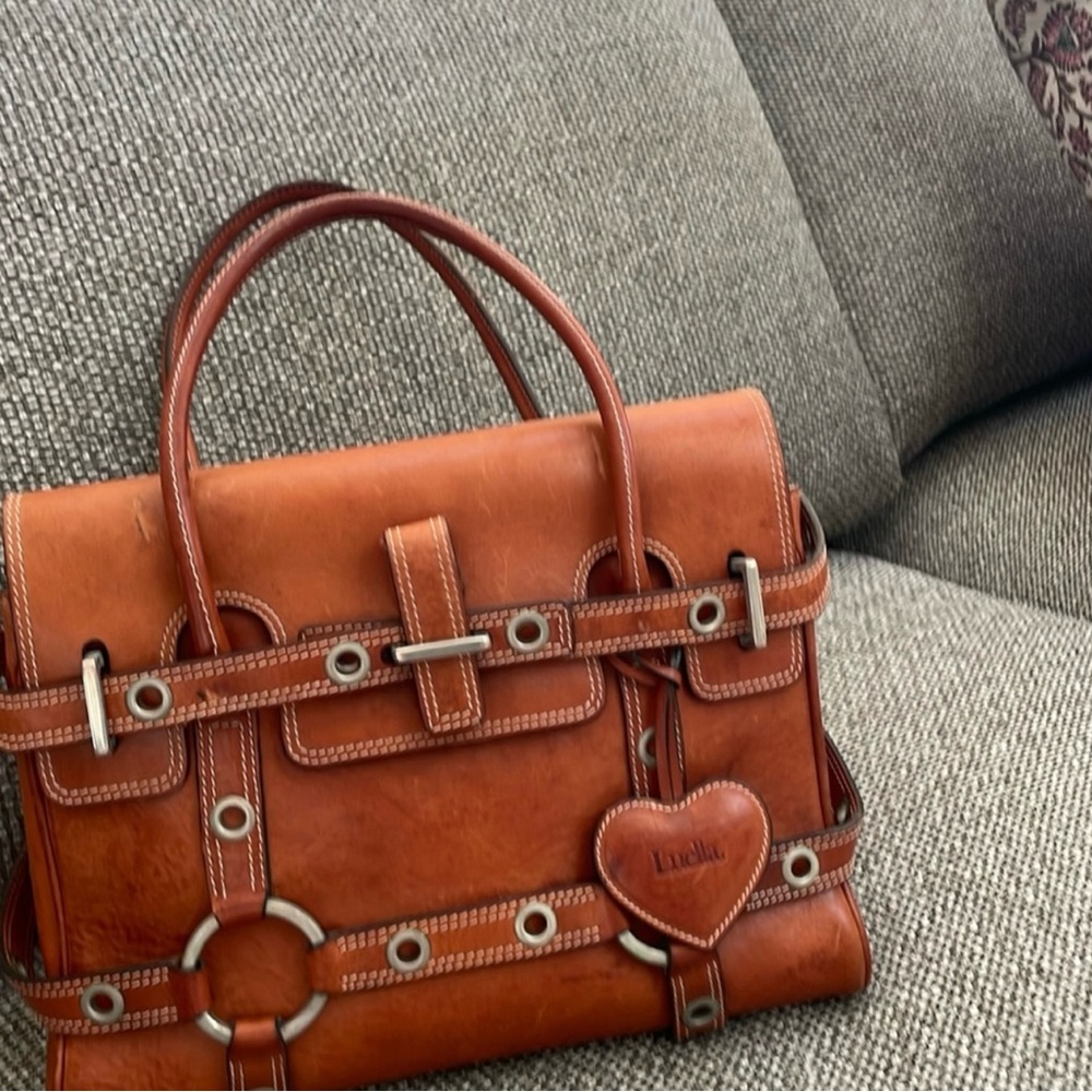 Luxurious Tan Leather Shoulder Bag with Heart Charm